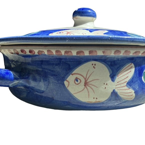 Vietri 2.5 Qt Round Covered Casserole Campagna-Pesce Fish Royal Blue - Picture 2 of 8